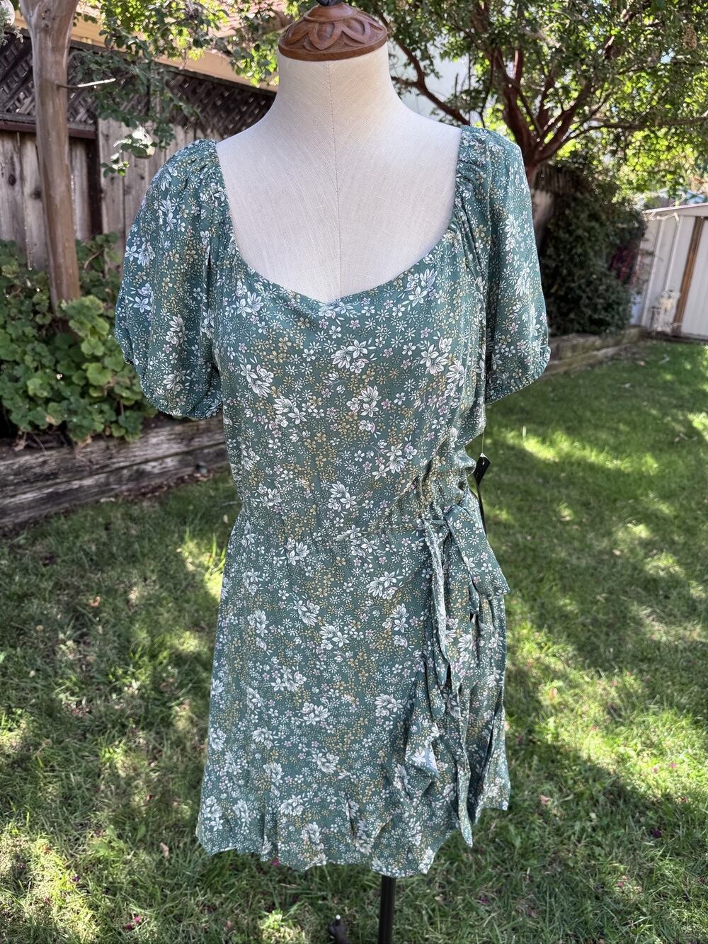 As U Wish Women's Floral Faux Wrap Dress Size L Short Puff Sleeve Rayon New